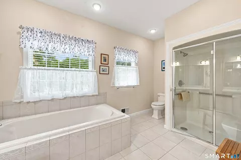 Bath - 4 Charles Ct #4, Suffield, CT 06078 photo 1 of 4