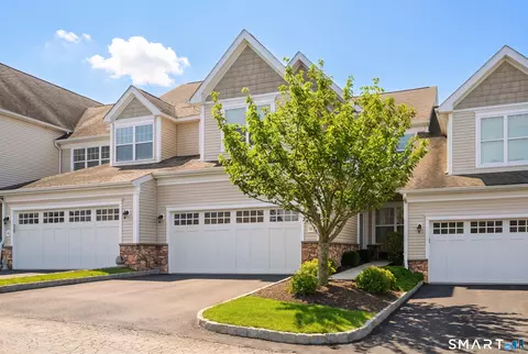 14 Great Hill Dr #14, Bethel, CT 06801