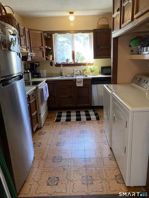 Kitchen - 337 Hampton Rd, Chaplin, CT 06235 photo 1 of 1