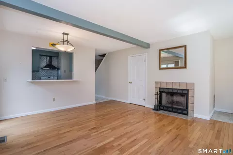 Living - 37 Reed Ct #37, Bloomfield, CT 06002 photo 3 of 6