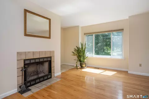 Living - 37 Reed Ct #37, Bloomfield, CT 06002 photo 2 of 6