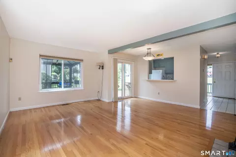 Living - 37 Reed Ct #37, Bloomfield, CT 06002 photo 6 of 6