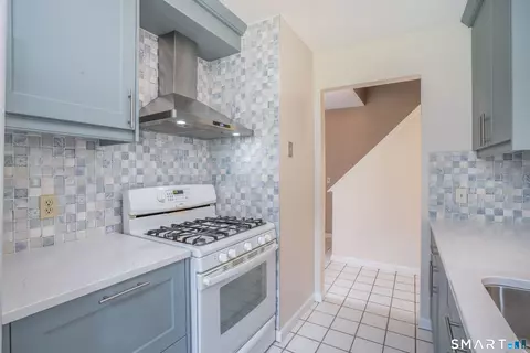 Kitchen - 37 Reed Ct #37, Bloomfield, CT 06002 photo 3 of 4