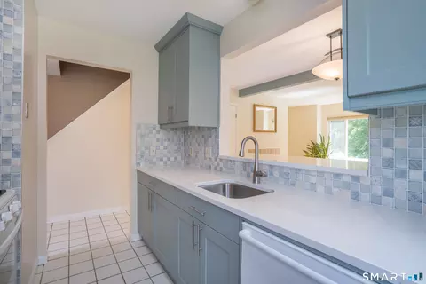 Kitchen - 37 Reed Ct #37, Bloomfield, CT 06002 photo 4 of 4