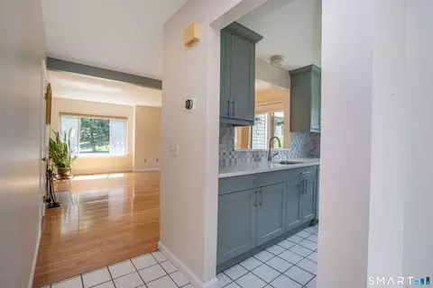 Entry Way - 37 Reed Ct #37, Bloomfield, CT 06002 photo 2 of 2