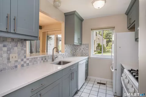 Kitchen - 37 Reed Ct #37, Bloomfield, CT 06002 photo 1 of 4