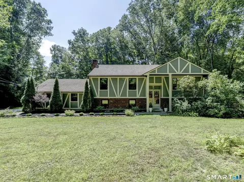 66 Black Ash Rd, Montville, CT 06370