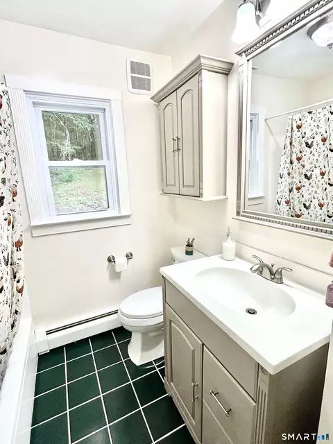Bath - 425 Lakeside Rd, Lakeside, CT 06758 photo 2 of 2