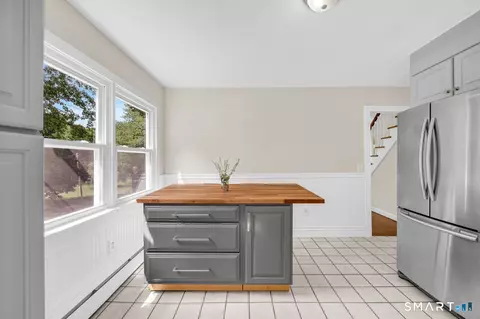 Kitchen - 425 Lakeside Rd, Lakeside, CT 06758 photo 2 of 4