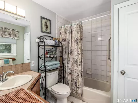 Bath - 52 Tower Rd, Brookfield, CT 06804 photo 3 of 3