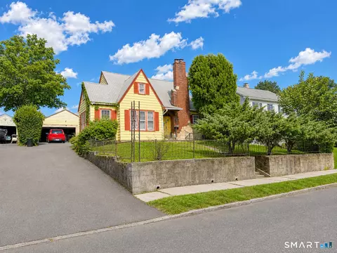 91 Garfield Ave, Danbury, CT 06810