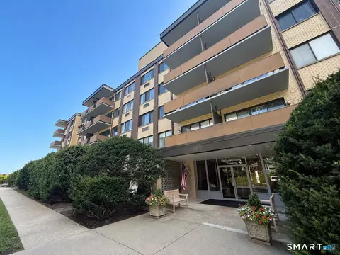 155 Brewster St #3E, Bridgeport, CT 06605