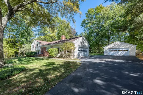 325 Den Rd, Stamford, CT 06903