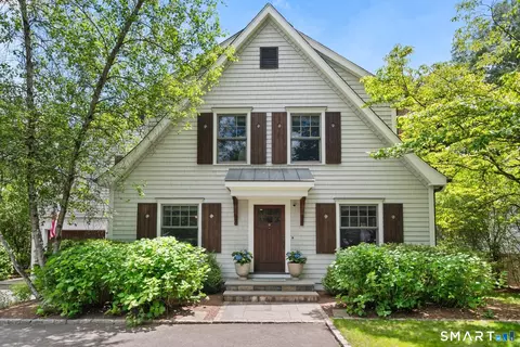 Exterior - 1644 Boston Post Rd, Darien, CT 06820 photo 2 of 5