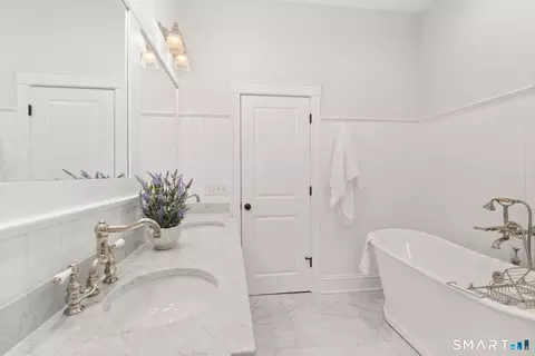 Bath - 1644 Boston Post Rd, Darien, CT 06820 photo 3 of 5