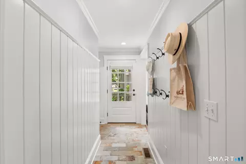 Entry Way - 1644 Boston Post Rd, Darien, CT 06820 photo 2 of 4