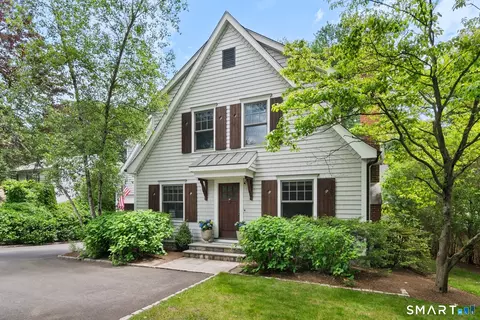 Exterior - 1644 Boston Post Rd, Darien, CT 06820 photo 3 of 5