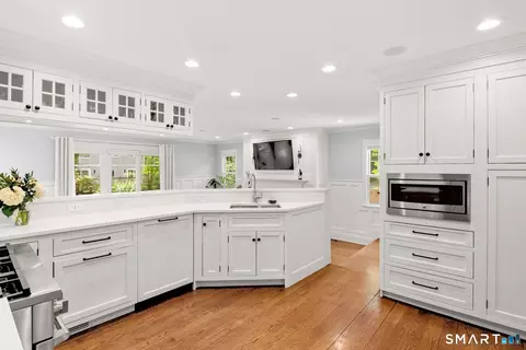 Kitchen - 1644 Boston Post Rd, Darien, CT 06820 photo 2 of 4