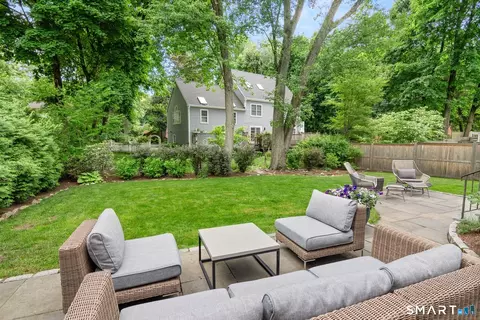 Exterior - 1644 Boston Post Rd, Darien, CT 06820 photo 5 of 5