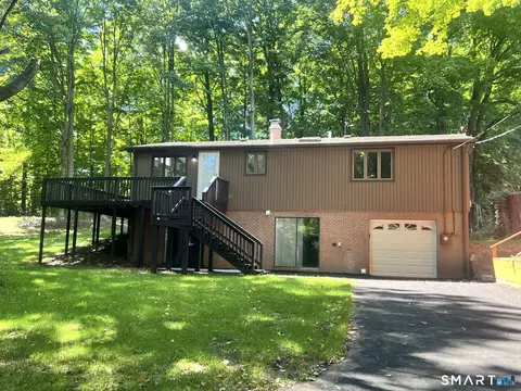 19 Smithfield Ave, Meriden, CT 06451