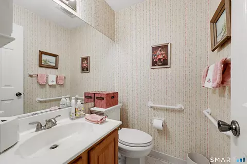 Bath - 39 Lambert Cmn #39, Wilton, CT 06897 photo 1 of 4