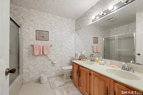 Bath - 39 Lambert Cmn #39, Wilton, CT 06897 photo 2 of 4
