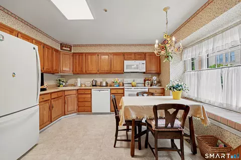 Kitchen - 39 Lambert Cmn #39, Wilton, CT 06897 photo 2 of 3