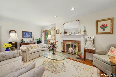 Living - 39 Lambert Cmn #39, Wilton, CT 06897 photo 3 of 6