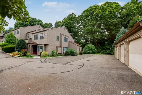 Exterior - 39 Lambert Cmn #39, Wilton, CT 06897 photo 2 of 8