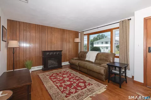 Living - 421 Como Ave, Waterbury, CT 06708 photo 1 of 3