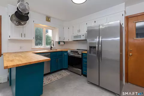 Kitchen - 421 Como Ave, Waterbury, CT 06708 photo 1 of 3