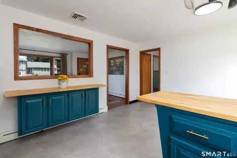 Kitchen - 421 Como Ave, Waterbury, CT 06708 photo 3 of 3