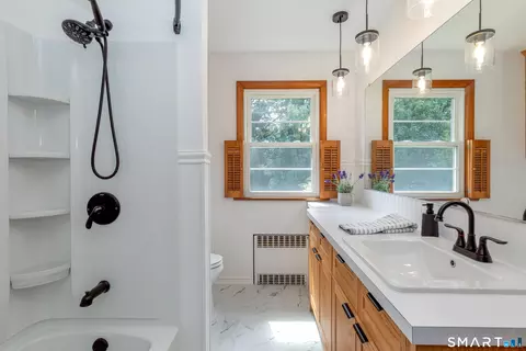 Bath - 421 Como Ave, Waterbury, CT 06708 photo 1 of 1