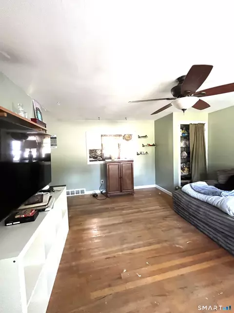 Living - 5 Portland St, New Haven, CT 06513 photo 1 of 2