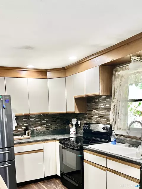 Kitchen - 5 Portland St, New Haven, CT 06513 photo 2 of 2