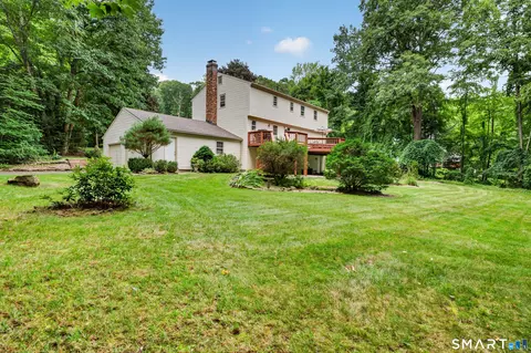 Exterior - 6 Hemlock Ln, Avon, CT 06001 photo 4 of 7