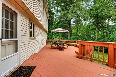 Exterior - 6 Hemlock Ln, Avon, CT 06001 photo 6 of 7