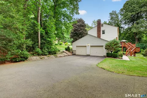 Exterior - 6 Hemlock Ln, Avon, CT 06001 photo 2 of 7