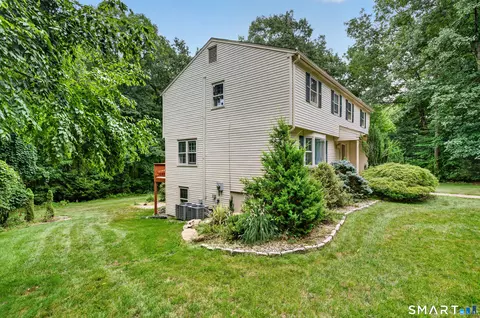 Exterior - 6 Hemlock Ln, Avon, CT 06001 photo 3 of 7