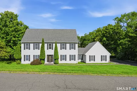 8 Douglas Dr, Danbury, CT 06811