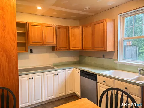 95 Morningside Dr E, Bristol, CT 06010 photo 2