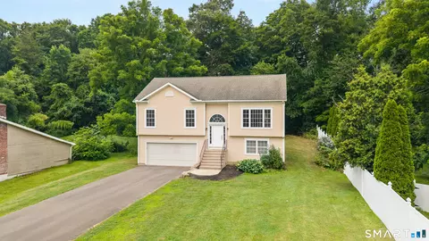 10 West St, Woodbridge, CT 06525