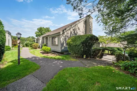 28 Heritage Cir #B, Southbury, CT 06488