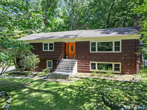 70 Arrow Head Dr, Stamford, CT 06903