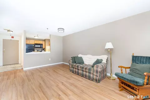 Living - 55 Putter Dr #55, Wallingford, CT 06492 photo 1 of 4