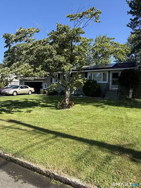 17 Woodhill Ln, West Haven, CT 06516