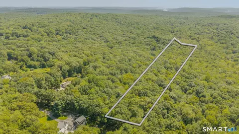 18 Pember Rd, Waterford, CT 06385