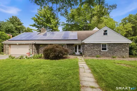8 Fairwood Farms Dr, West Hartford, CT 06107