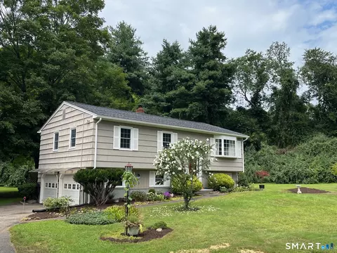 Exterior - 6 Cherry Heights Ter, Sandy Hook, CT 06482 photo 2 of 12