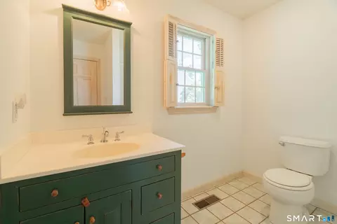 Bath - 350 Joyce Rd, Hamden, CT 06518 photo 4 of 4